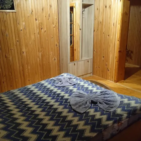 Landhuis на долоні